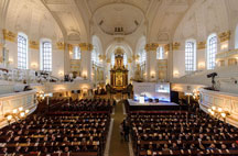 Blick in die St. Michaeliskirche während des ZEIT Wirtschaftsforums