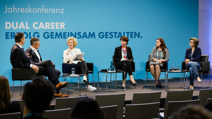 Diskussion mit Petra Berecová, Dr. Rainer Esser, Norbert Janzen, Hauke Stars und Dr. Anike von Gagern, moderiert von Lisa Ortgies